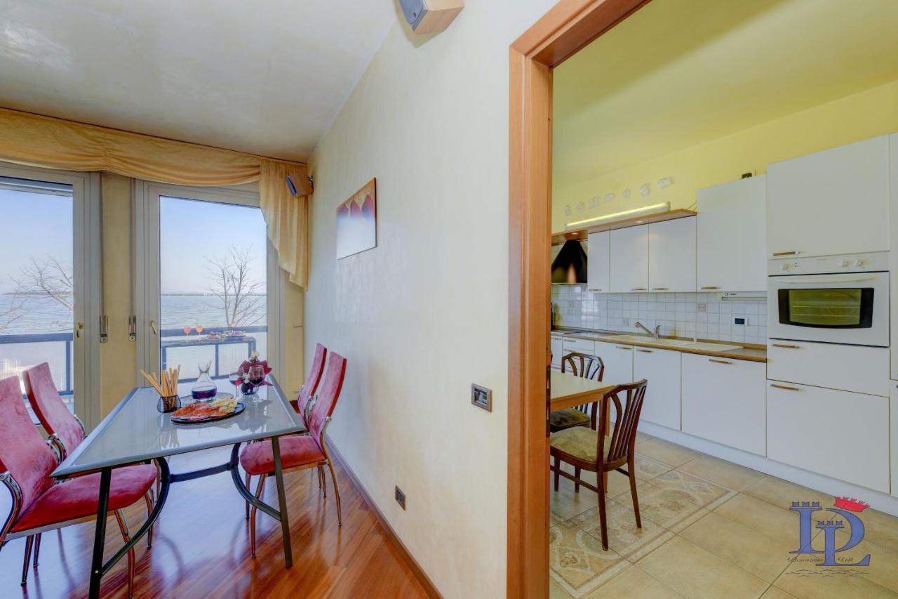 Desenzanoloft Official Partner Marriott Homes & Villas - Charming On The Lake Front Lake Десенцано дел Гарда Екстериор снимка